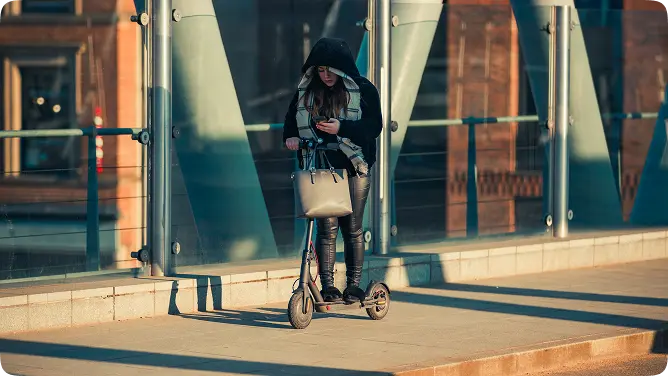 Telematics Applications: 9 Ways Connected Data Runs a Smarter Fleet